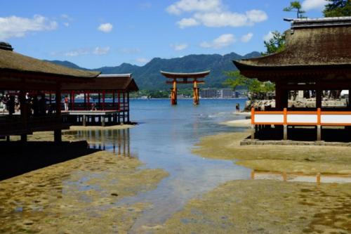 fi- Santuario di Itsukushima, isola di Miyajima (Hiroshima)  