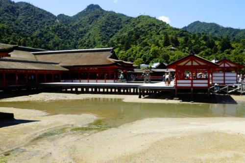 fk- Santuario di Itsukushima, isola di Miyajima (Hiroshima)  