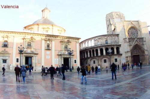 ai- Piazza della Vergine, vista Basilica della Madonna dei Derelitti e Cattedrale 